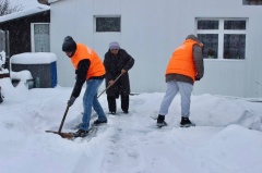 «Снежный десант» помогает старшему поколению!