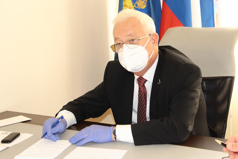 Уважаемые работники и ветераны здравоохранения!