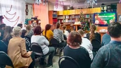 В центральной библиотеке прошёл литературно-творческий конкурс «В свете ёлочных огней»