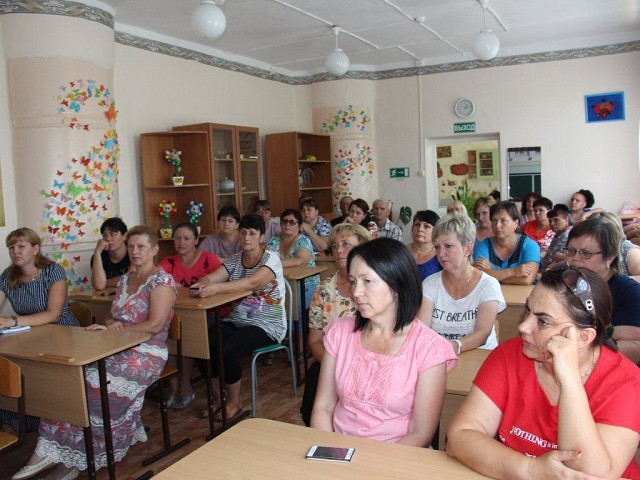 Евгений Ильин встретился с коллективом школы-интерната села Ванновского