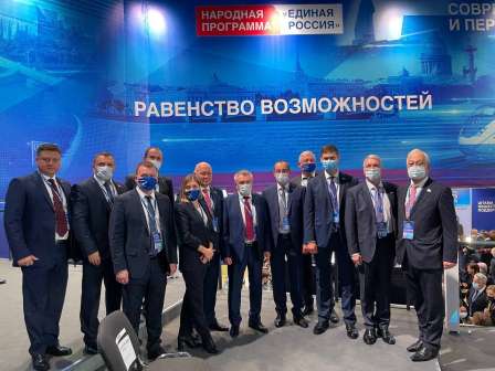 «Единая Россия» на Съезде определила задачи на пятилетку
