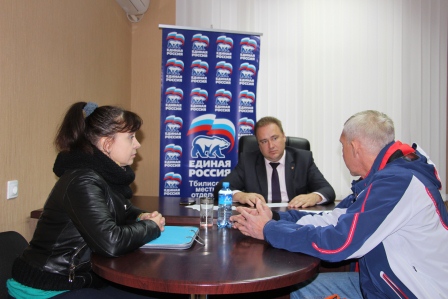 Секретарь Тбилисского местного отделения Партии провел прием граждан